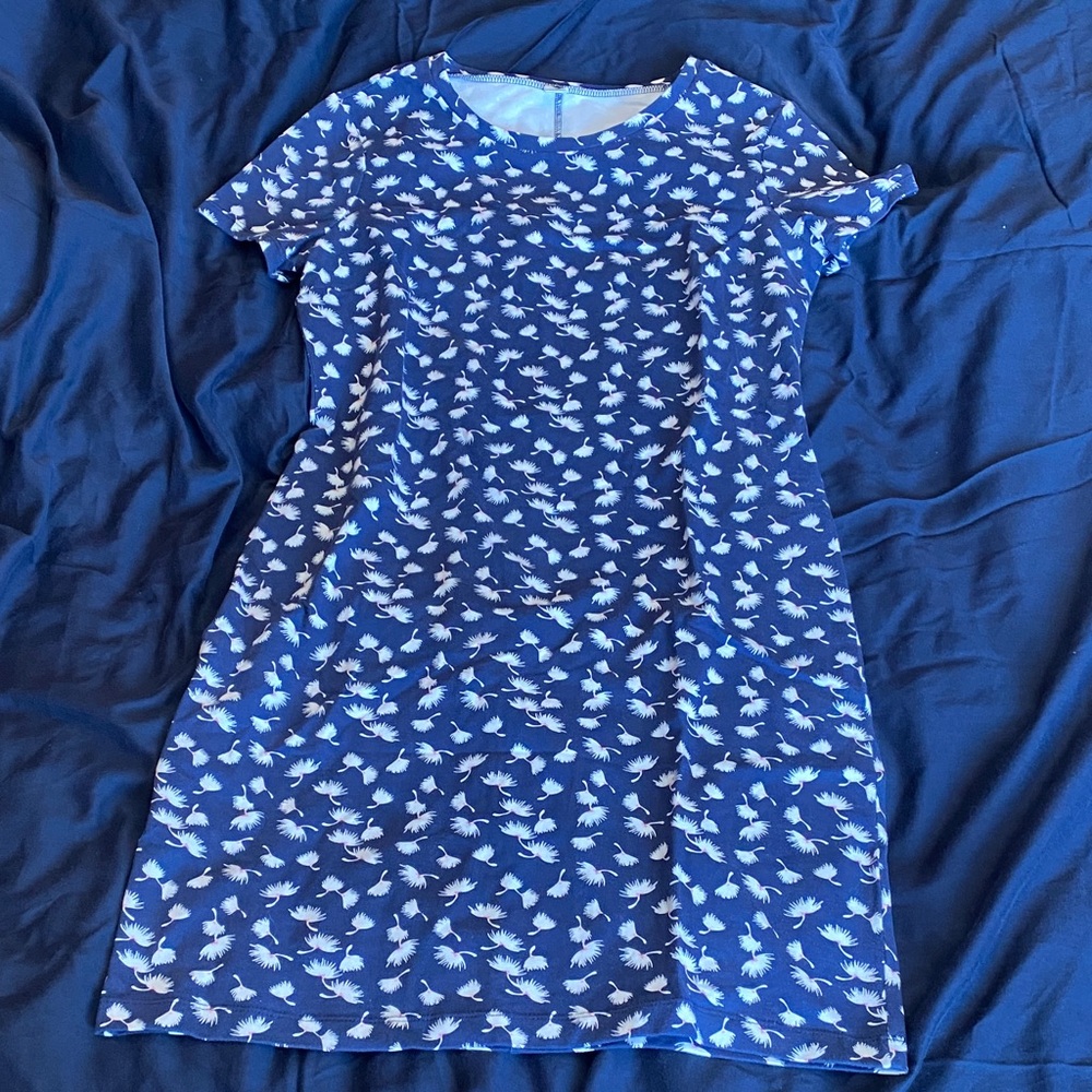 Old Navy Women’s Dress in Blue and White Pattern